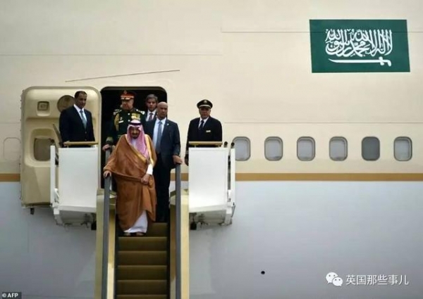 沙特國王出個國……帶了456噸的行李，1420個隨行人員，連電梯都帶，也是夠啊！